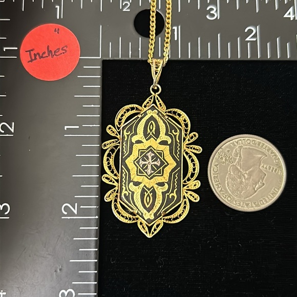 🖤Vtg Damascene Gold Geometric Hexagon Filigree Pendant on Chain Necklace - Picture 11 of 11